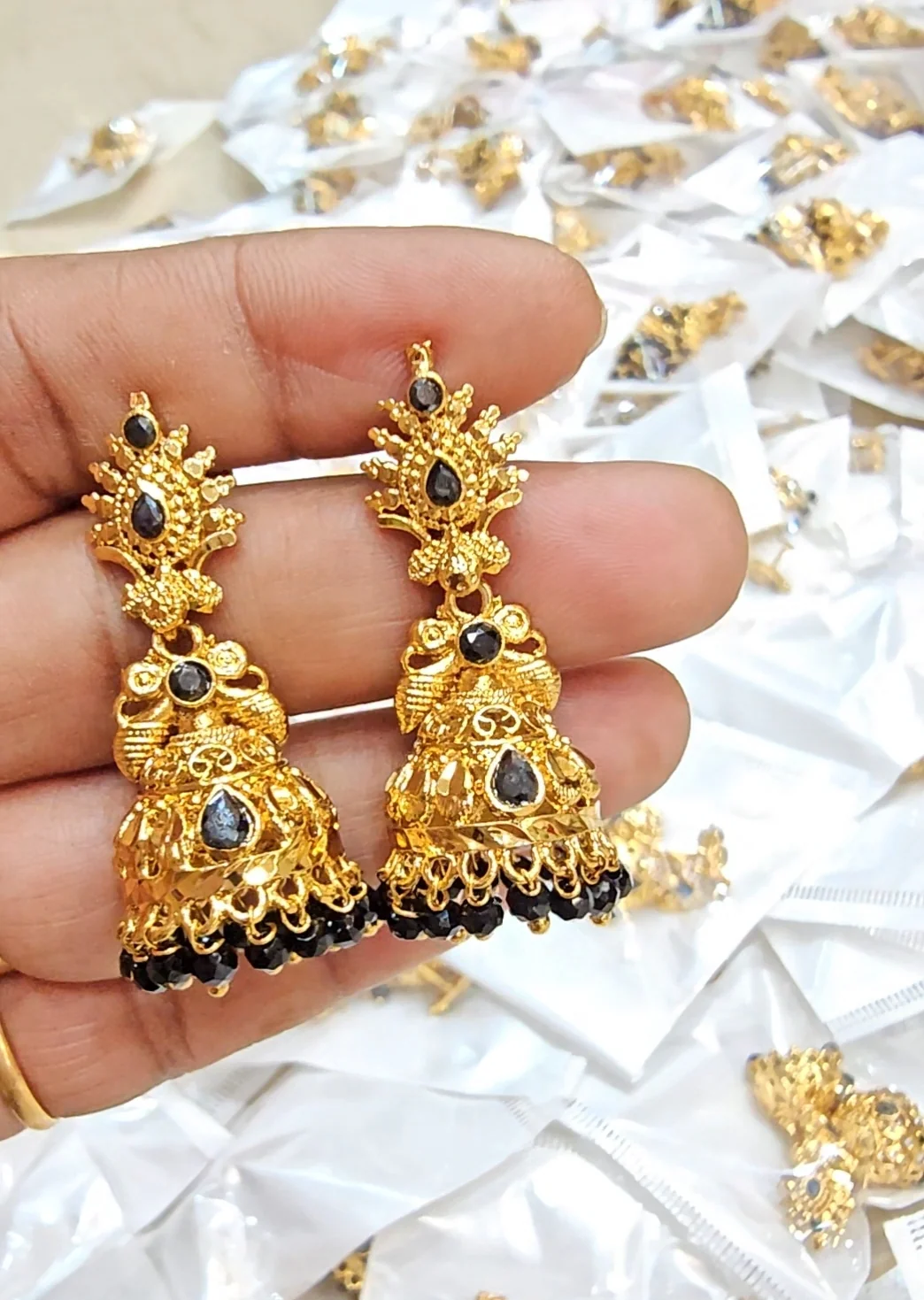 Screw back Earrings ( Black)- SLS88J - Image 3