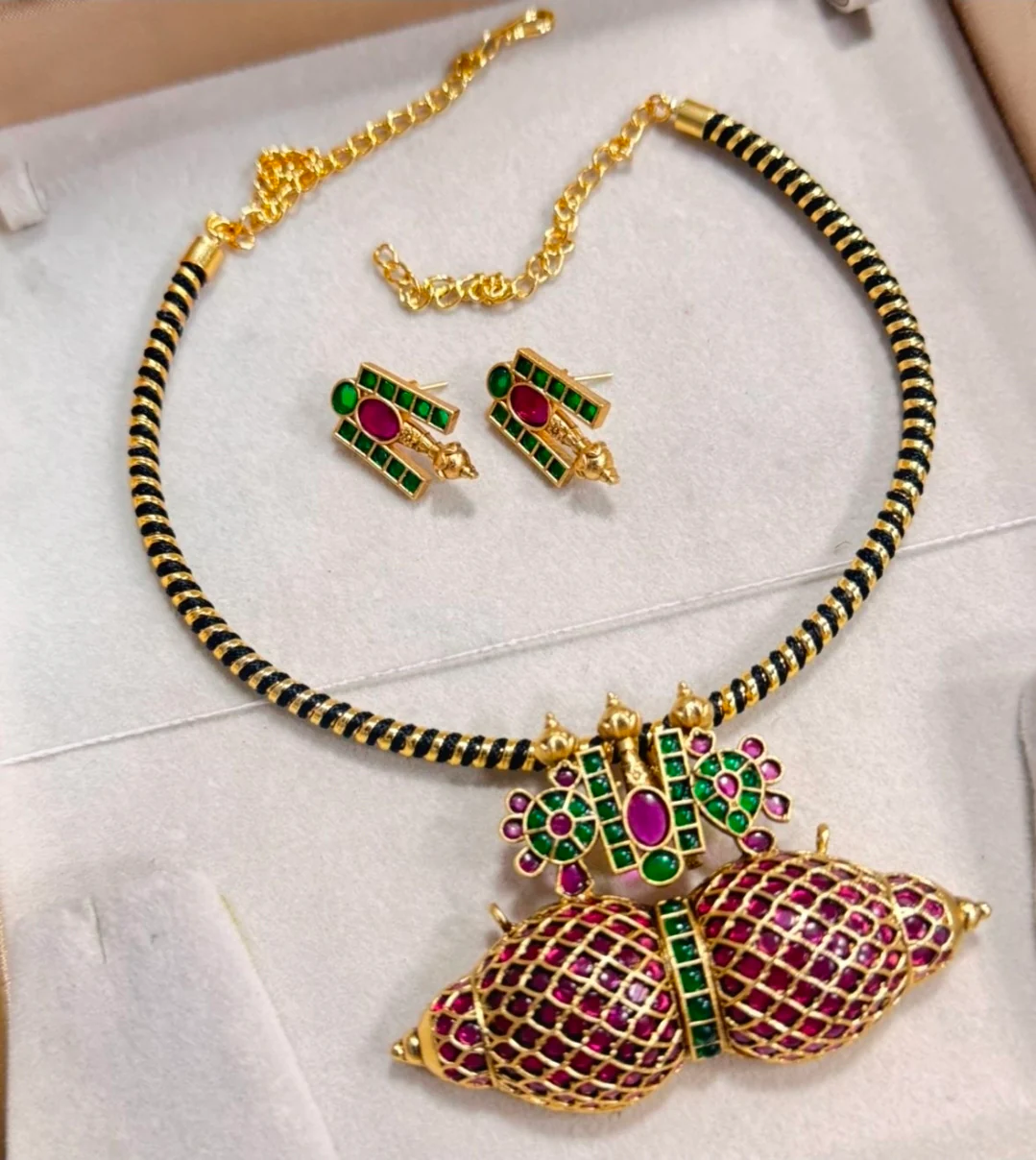 Neck set with earrings code SLS 442J