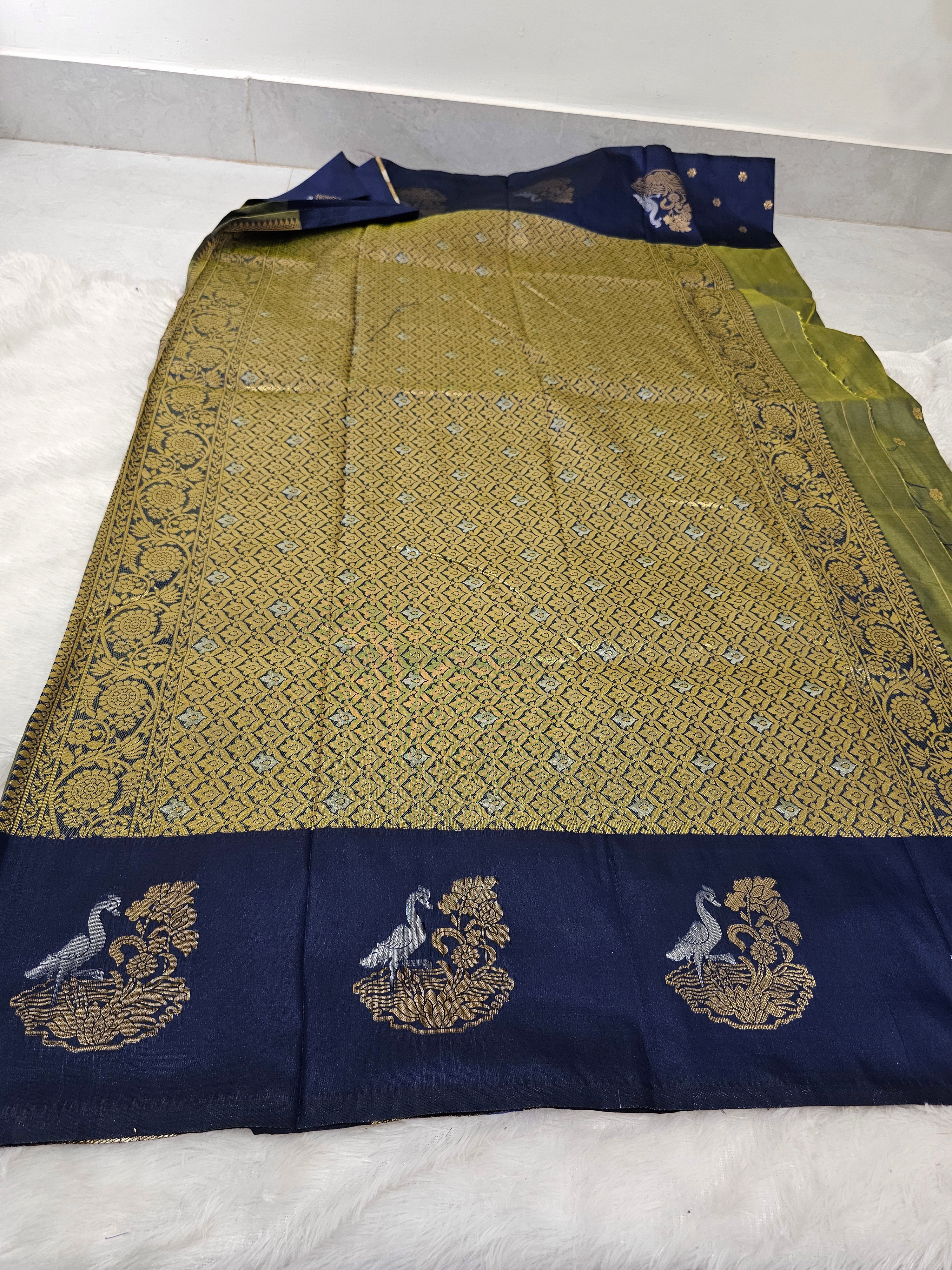 Saree un stiched blouse code SLS 580 - Image 3