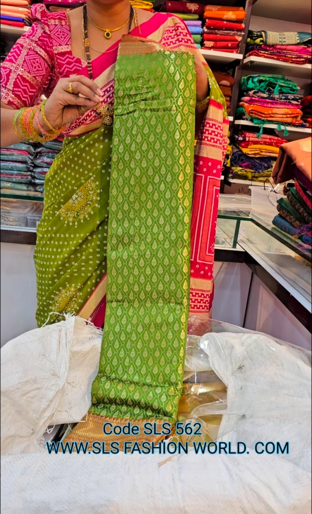 Saree un stiched blouse code SLS 562 - Image 3